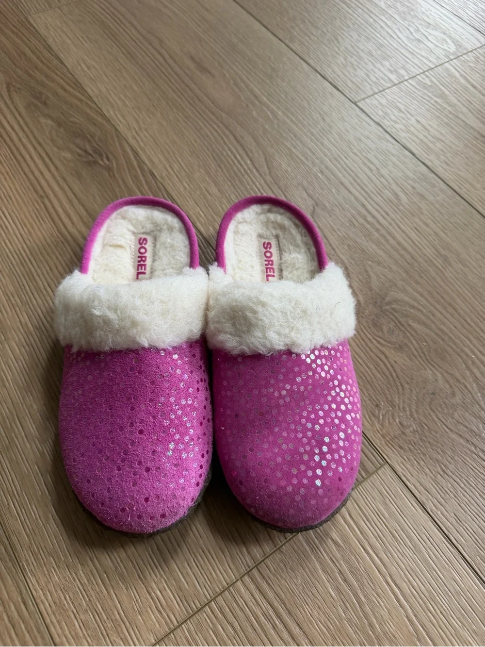 SOREL Nakiska II Pink Holographic Foil Dot Suede Mule Slippers Size 4
